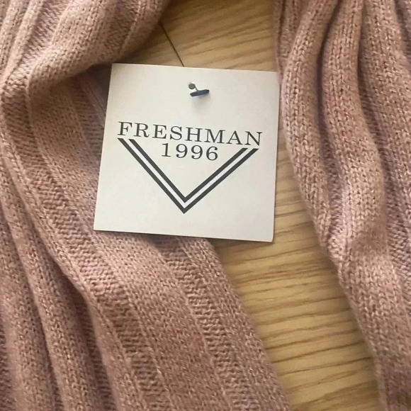 🆕Freshman Pink Distressed Edge Sweater  L🆕 - Picture 12 of 12